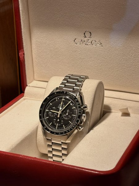 Rennes Atlantique watch Omega Speedmaster 1965 bracelet acier fond noir